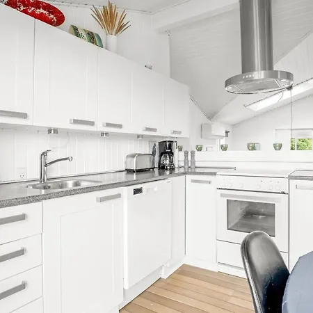 Larisa - 250m From The Sea By Interhome *